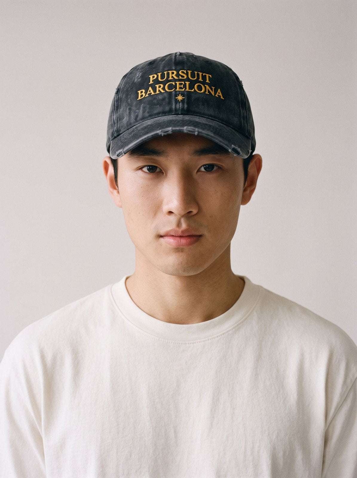 Gorra Pursuit Barcelona · Negro desgastado con modelo