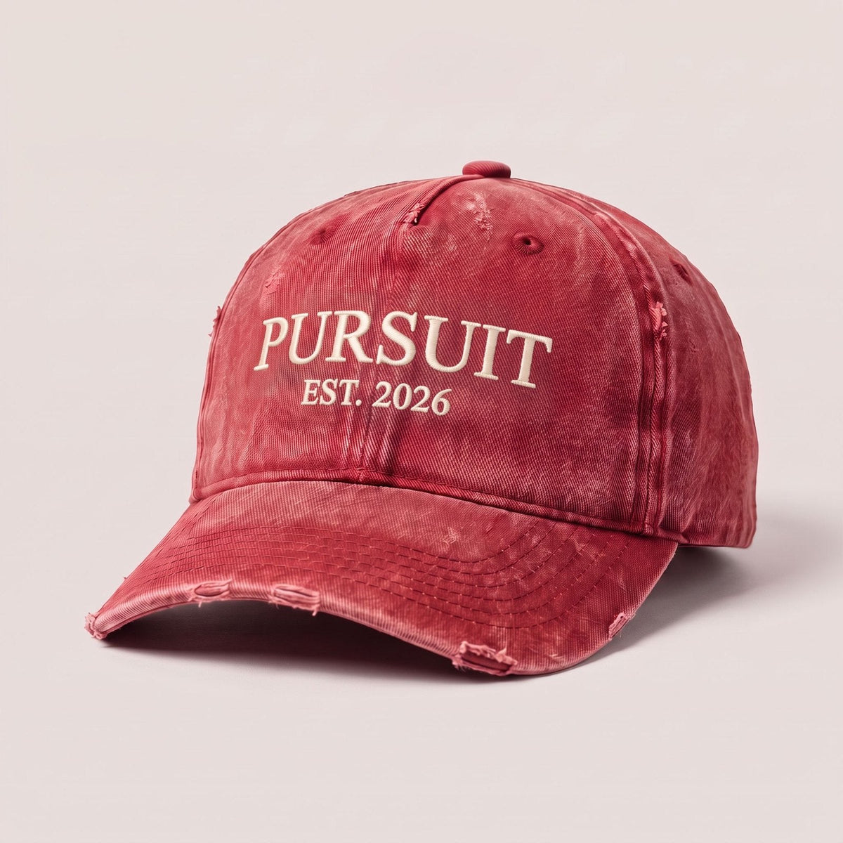 packshot Gorra Pursuit Est. 2026 · Rojo