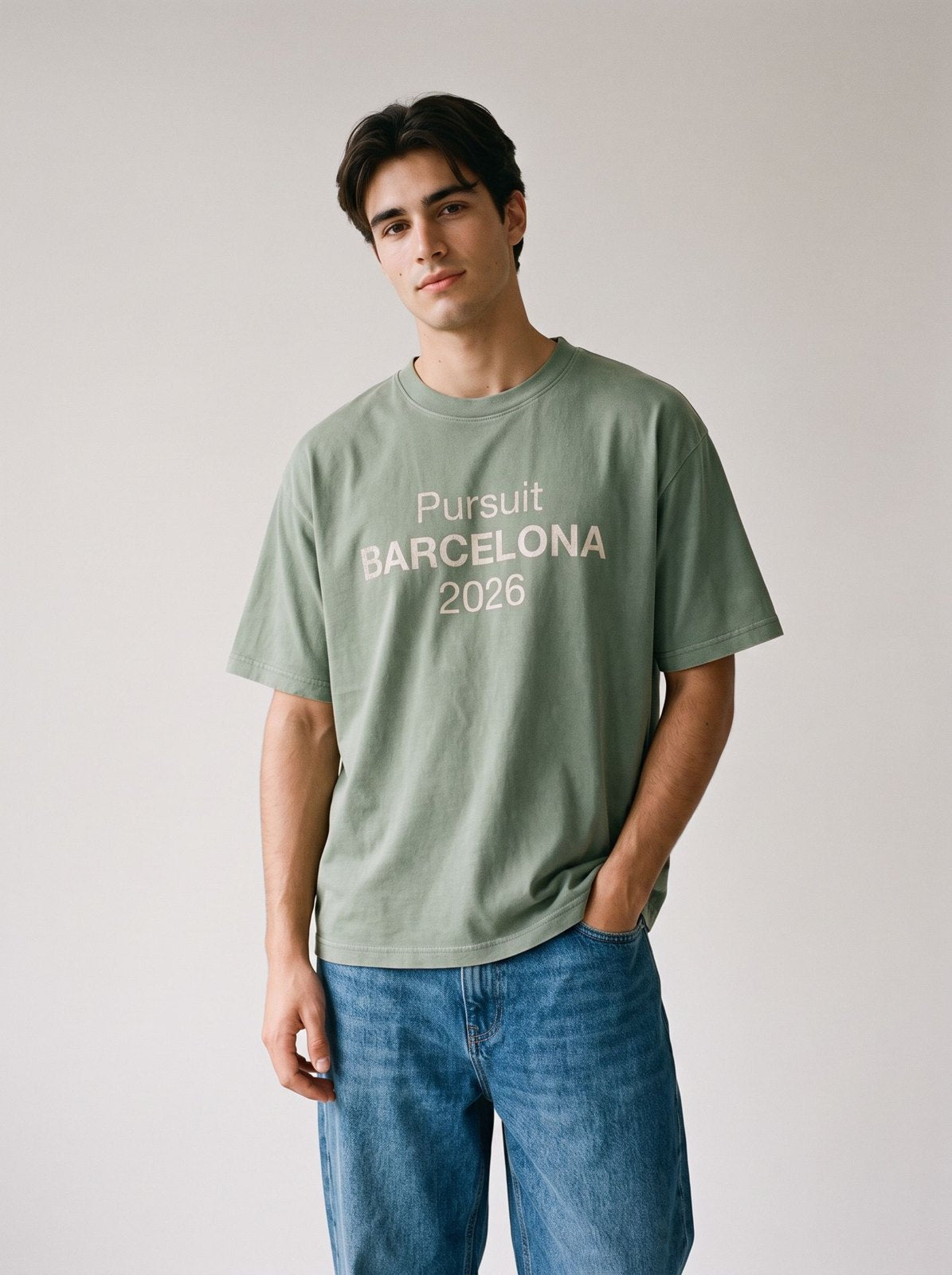 Camiseta Pursuit Barcelona 2026 · Verde lavado con modelo